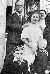 Sandberg, Ya'akov and family