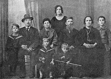 Kravchik family: Mendel, Sheindel, Shlomoh, Zeldah, Dvorah, Sander,Yentel, Ziporah, Eli'ezer