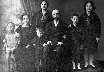 Zezik, Zvi and family